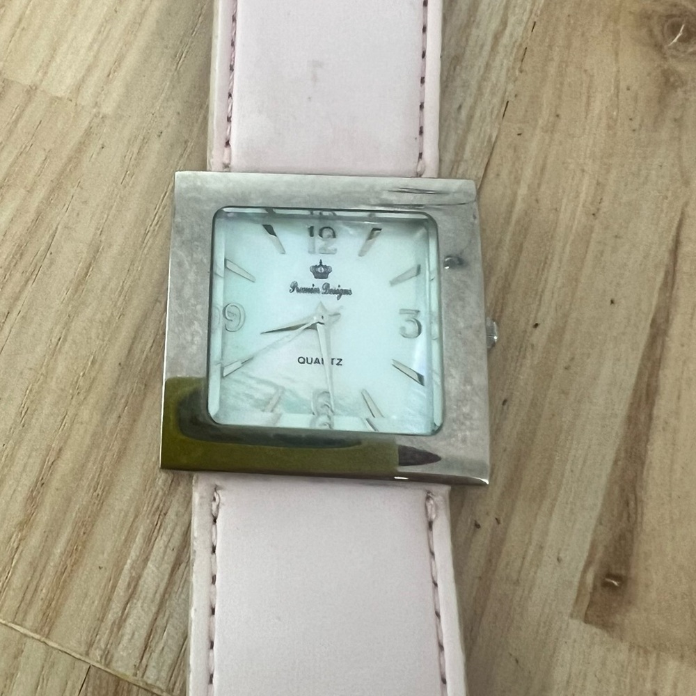 Premier designs ladies square silver tone pink leather fashion watch NEW BATTERY